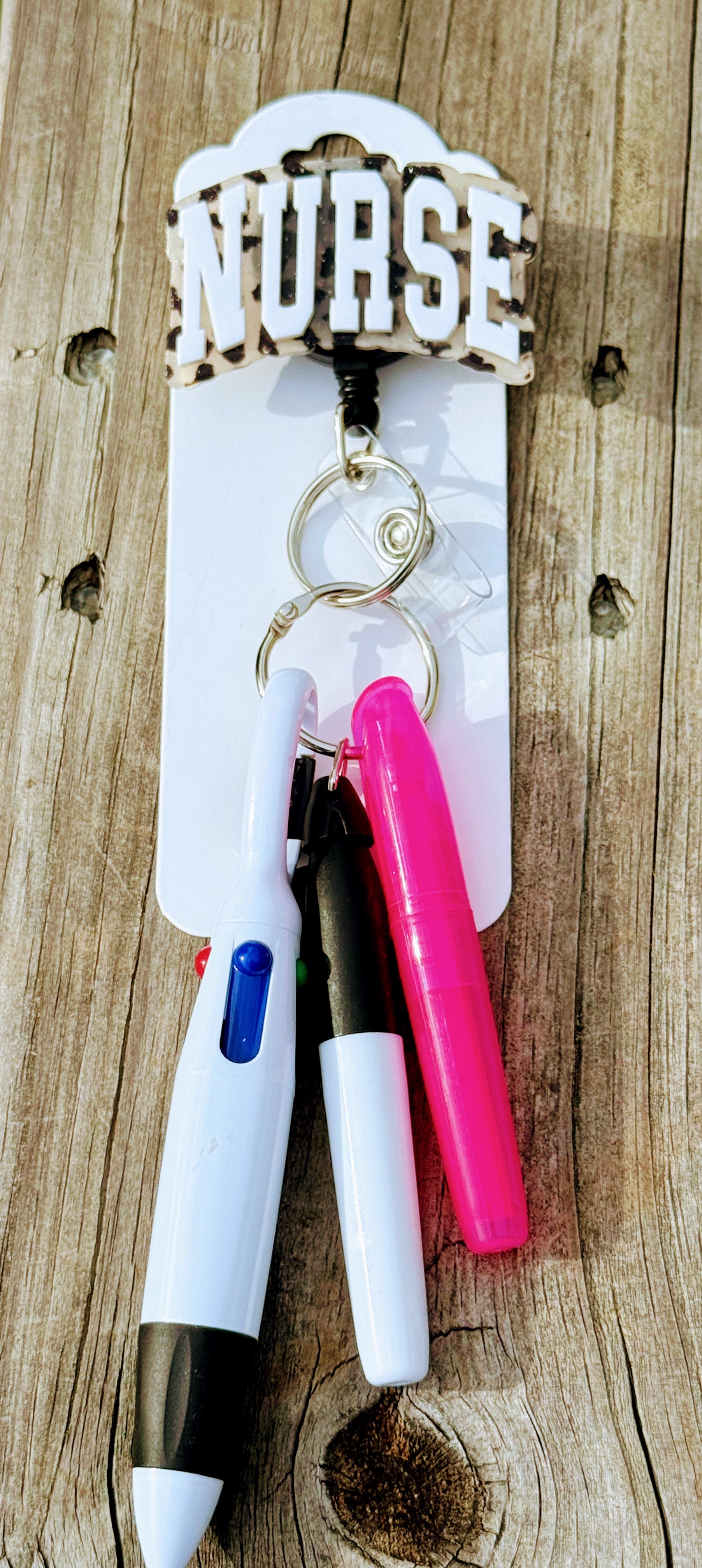 Nurse Badge Reel with Pen Holder – Retractable ID & Pen Clip for Healthcare Workers